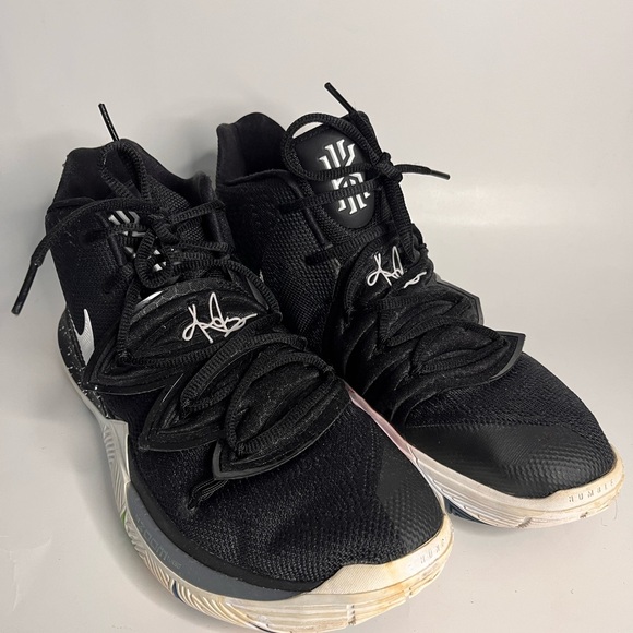 Nike Kyrie 5 Black Magic Basketball Shoes - Picture 10 of 13